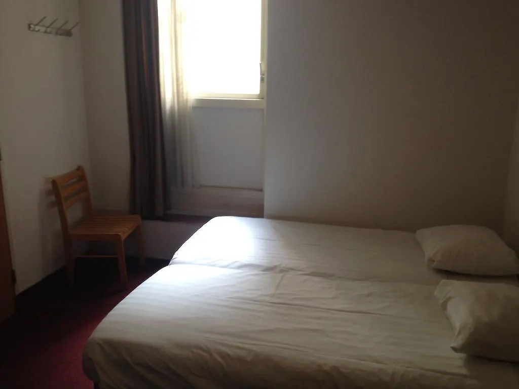 Budget Season Star Hotel Amsterdam 4*,